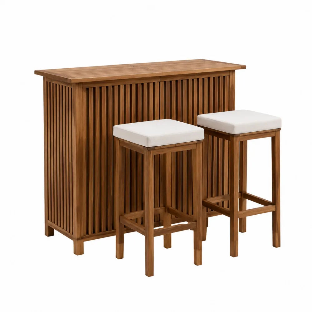 Ensemble de bar en bois avec tabourets et coussins blancs